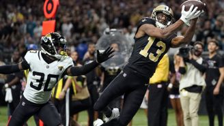 Michael Thomas atrapa el balón para anotar ante los Jaguars