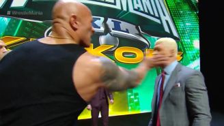 The Rock da cachetada a Cody Rhodes tras robarle el Main Event en Wrestlemania 40