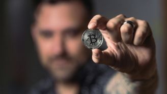 ¡Es momento de invertir en Bitcoins! Este miércoles su valor alcanzó los 60 mil dólares