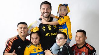 André-Pierre Gignac y sus pequeños 'compañeros' 