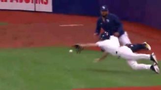 ¿La atrapada del año? Recogepelotas de los Rays se sorprende con habilidades en pleno partido