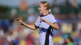 Sarah Luebbert celebra un gol con América Femenil