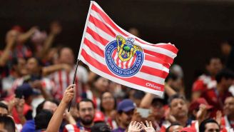 ¡Apoyo incondicional! 500 aficionados llevaron Serenata a Chivas previo el Clásico de Semifinales