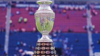 ¡Invitado de lujo! El trofeo de Copa América estuvo presente en el Cruz Azul vs Rayados