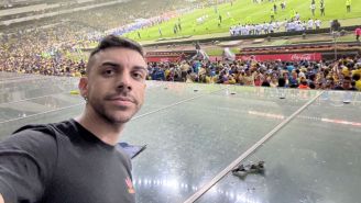 DJMario en la cancha del Estadio Azteca