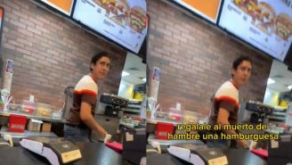 En el video se puede observar como el gerente niega venderle una hamburguesa a un cliente con un cupón 