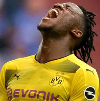 Batshuayi se lamenta tras sufrir lesión