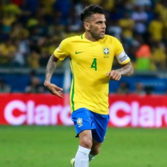 Dani Alves durante juego de clasificación para Rusia 2018