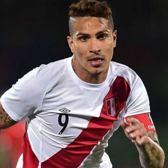 Guerrero, en un partido con Perú