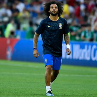 Marcelo durante un calentamiento con Brasil en Rusia 