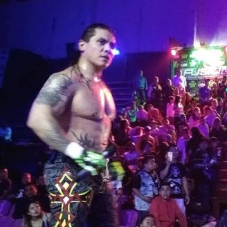 Juventud Guerrera en una función de Triple A