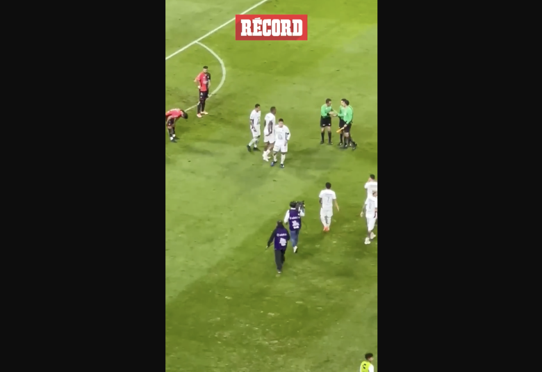 JAMES RODRÍGUEZ celebra con sus COMPAÑEROS la VICTORIA ante ATLAS