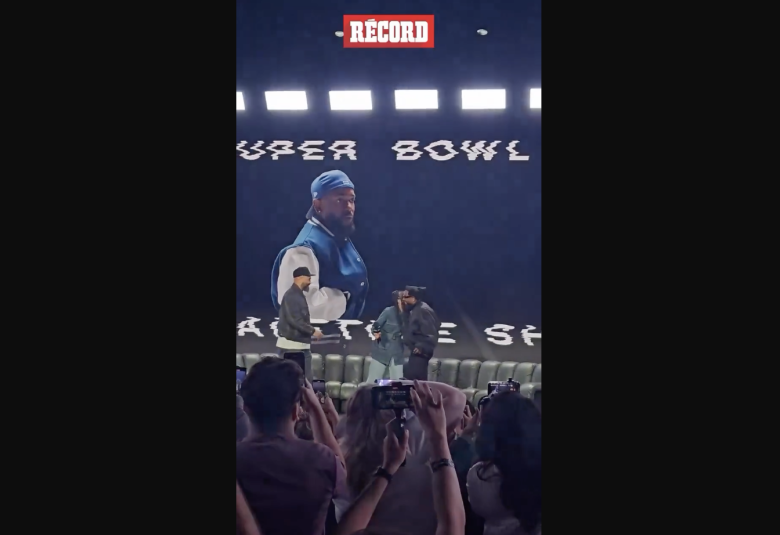 Kendrick Lamar llegó a su entrevista del #HalfTimeShow del #SuperBowl 