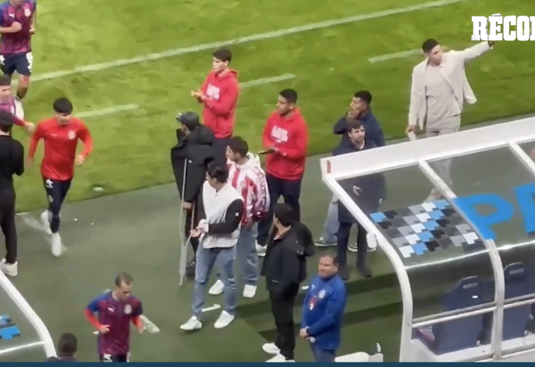 LUIS ROMO está en la CANCHA con la INDUMENTARIA de concentración, verá el juego en el palco junto a Guzmán, Brizuela, Aguirre y Olivas