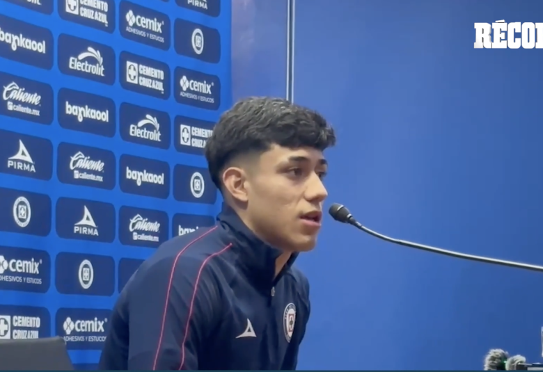 OMAR CAMPOS es presentado con CRUZ AZUL