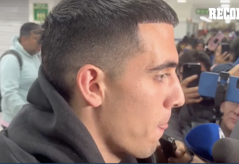 Alex Padilla llega a México para fichar con Pumas