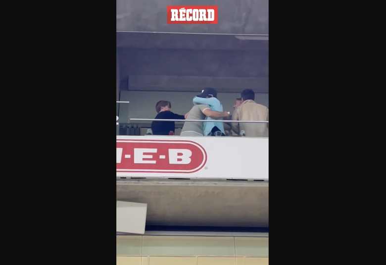 ‘Checo’ Pérez celebra Tricampeonato de América en palco con Emilio Azcárraga