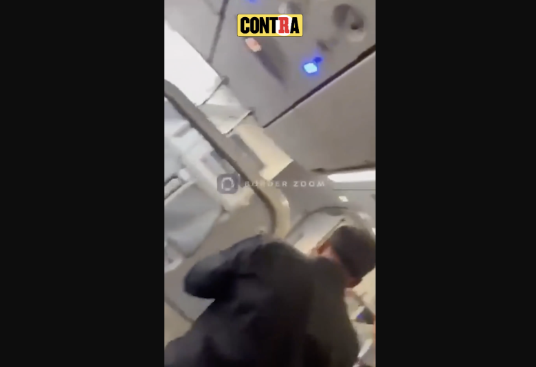 CAPTAN MOMENTO EN QUE HOMBRE INTENTA DESVIAR VUELO DE VOLARIS A ESTADOS UNIDOS