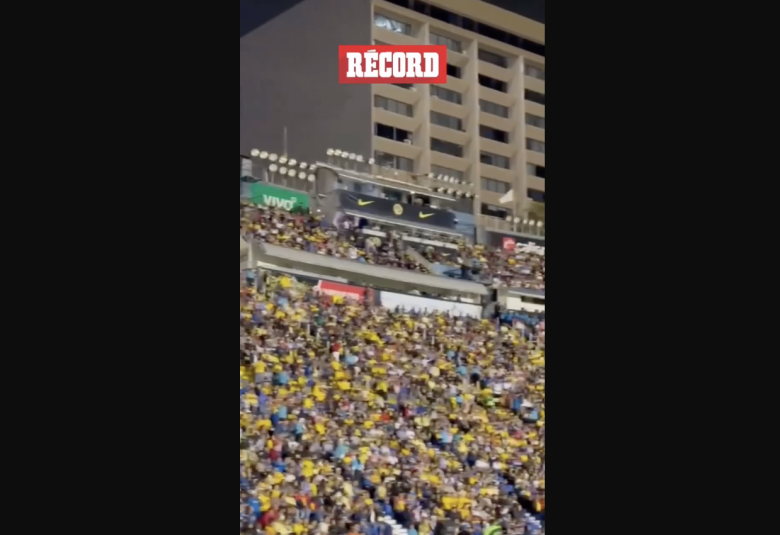 Se fue la luz en el Estadio Ciudad de los Deportes a unos minutos de que terminara el primer tiempo.