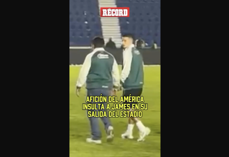 La afición del América tuvo este triste gesto con el jugador colombiano, cuando este iba abandonando el Estadio Ciudad de los Deportes. James les quitó el triunfo al América