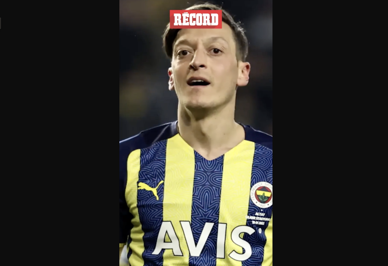 Mesut Ozil, del futbol a la política