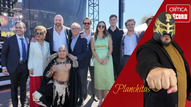 Triple H y la plana mayor de AAA 