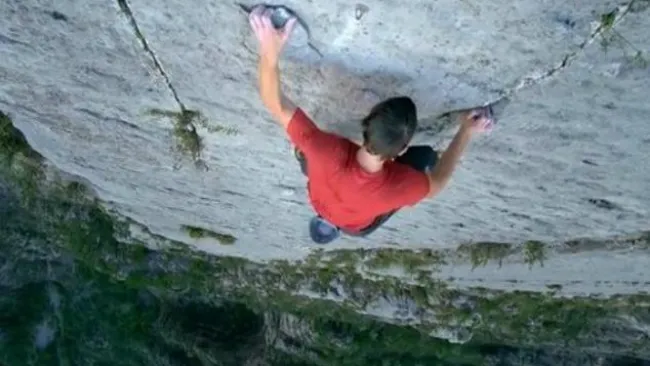 Honnold durante la escalada del 'Sendero Luminoso'