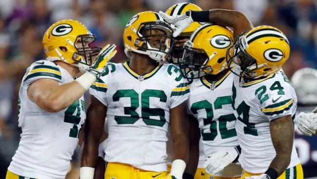 Los Empacadores celebran una anotación en un partido de pretemporada
