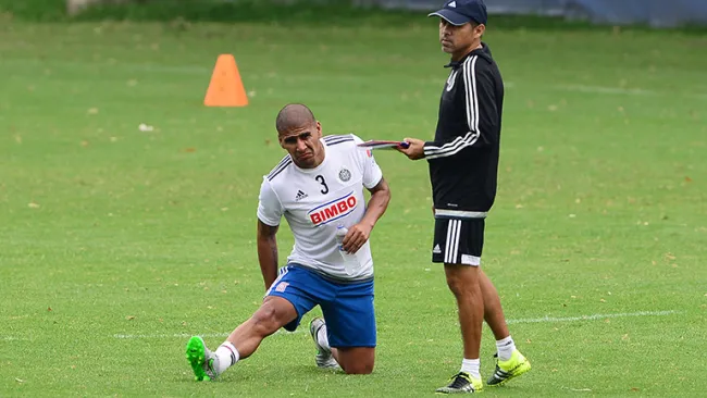 Salcido, junto a Ramón Morales durante el entrenamiento