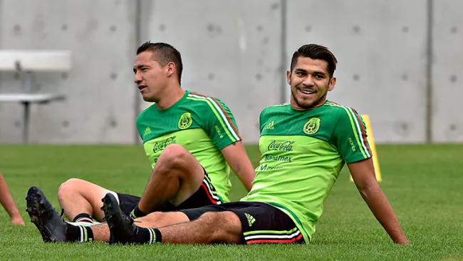 Henry Martin en una práctica con el Tri 