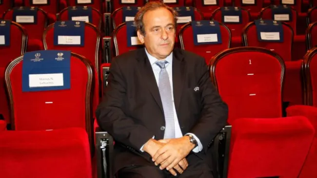 Michel Platini durante el sorteo de la Europa League