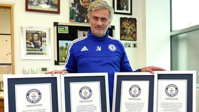 Mourinho sostiene sus logros mitificados en el libro de Récord Guinness