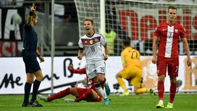 Götze festeja uno de sus goles contra Polonia