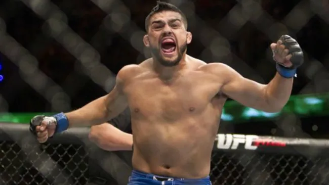 Gastelum grita tras triunfar en una pelea