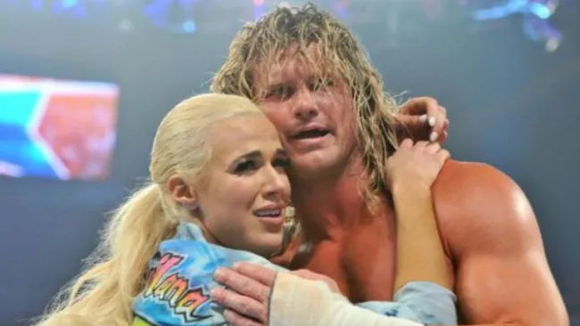 Dolph Ziggler y Lana en una lucha de la WWE