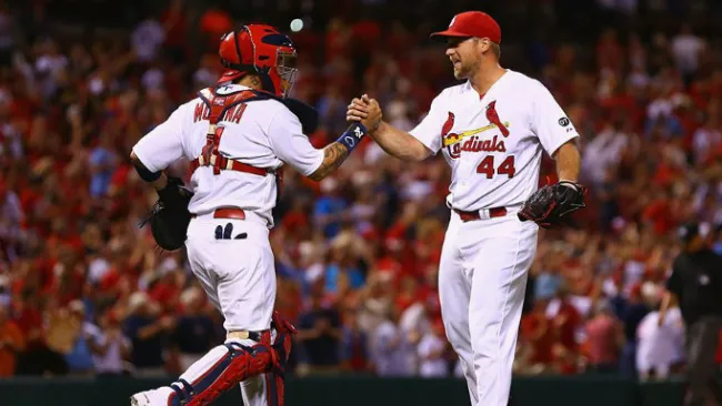 Trevor Rosenthal y Yadier Molina se felicitan tras una victoria