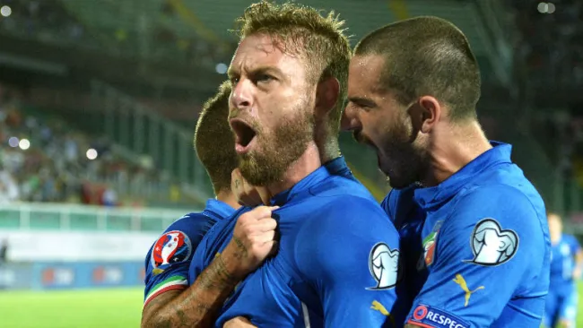De Rossi festeja su gol contra Bulgaria 