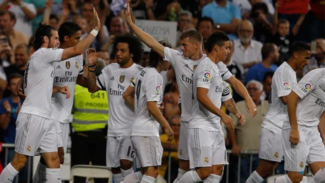 Jugadores del Real Madrid celebran un gol