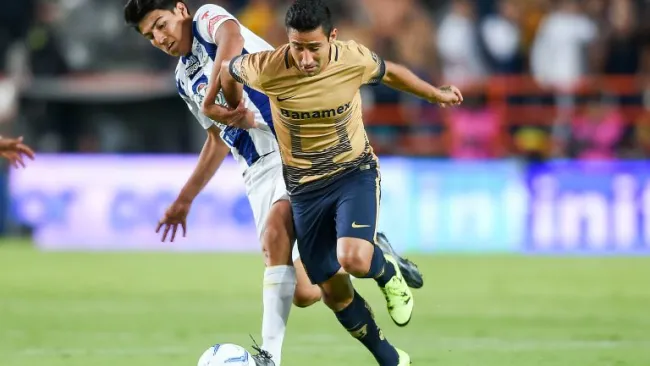 Luis Fuentes en un partido con Pumas en el Apertura 2015