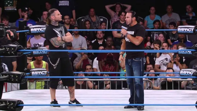 Jeff y Matt Hardy en un segmento de TNA