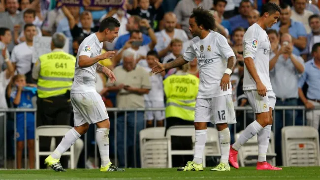 Jugadores del Real Madrid festejan un gol