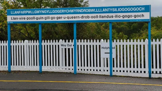El letrero del nombre del pueblo impronunciable en Gales 