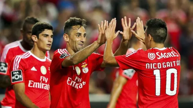 Los jugadores del Benfica festejan uno de los goles