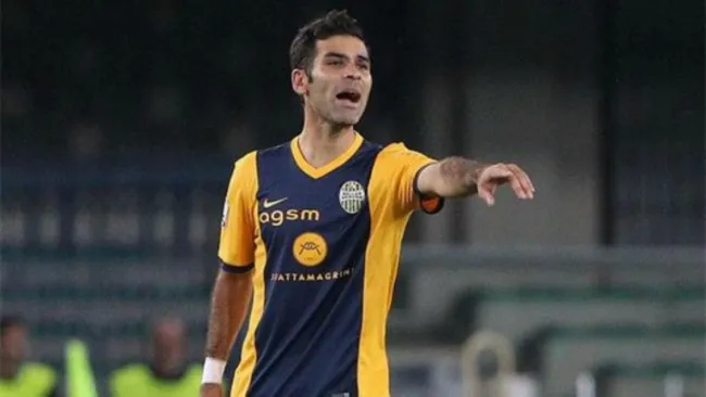 Márquez da indicaciones en un juego del Hellas Verona