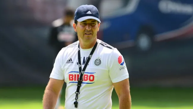 Chepo De la Torre, durante un entrenamiento de Chivas