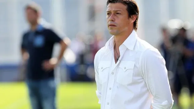 Almeyda en un partido con River Plate