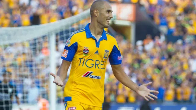 Guido Pizarro, en un partido de Tigres