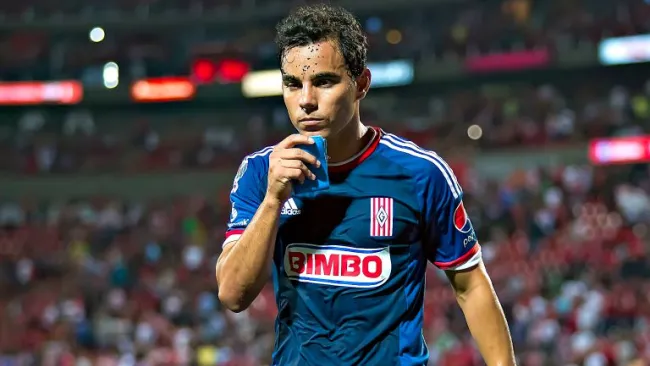 Bravo, durante un partido de Chivas