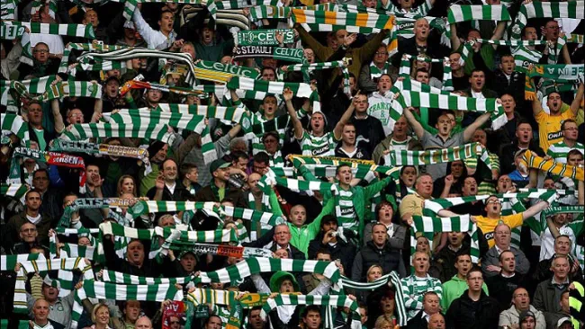 Aficionados del Celtic apoyan a su equipo