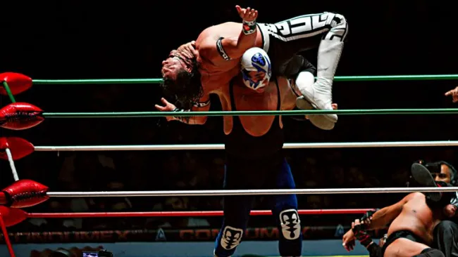 Atlantis le aplica la 'Atlantida' a Último Guerrero